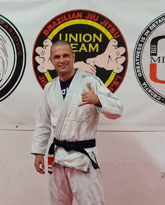 Igor Labus u bijelom kimono odori s crnim pojasom